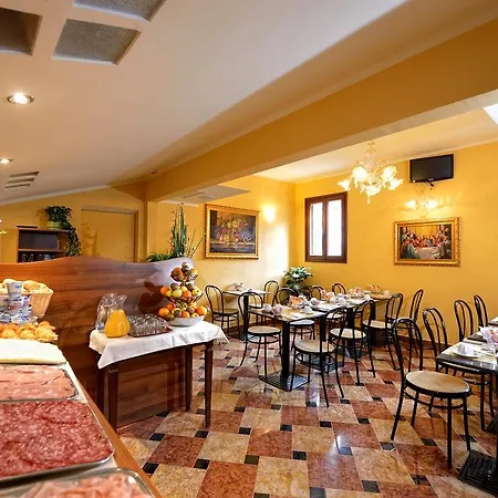 Citta Di Milano 3* ונציה